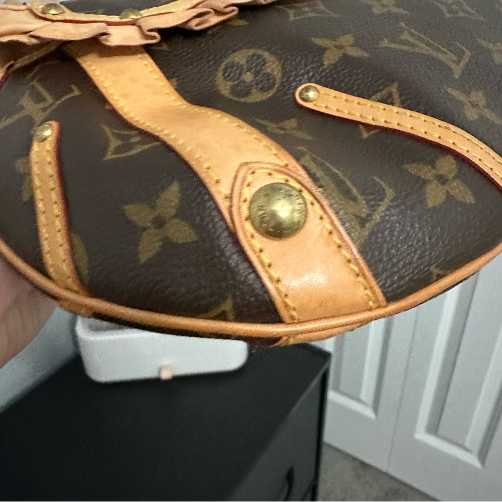 Louis Vuitton Leonor Limited Edition Monogram Canvas Ruffle Y2K Shoulder Bag - Picture 9 of 16